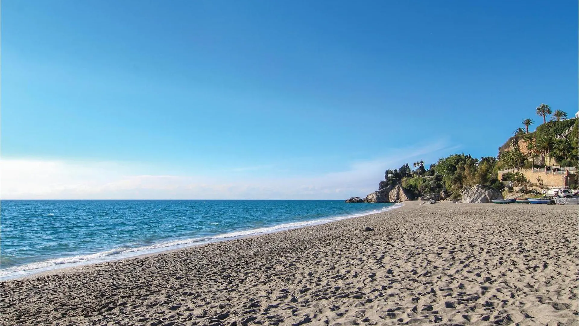 3 Bedroom Lovely Apartment In Nerja Spain